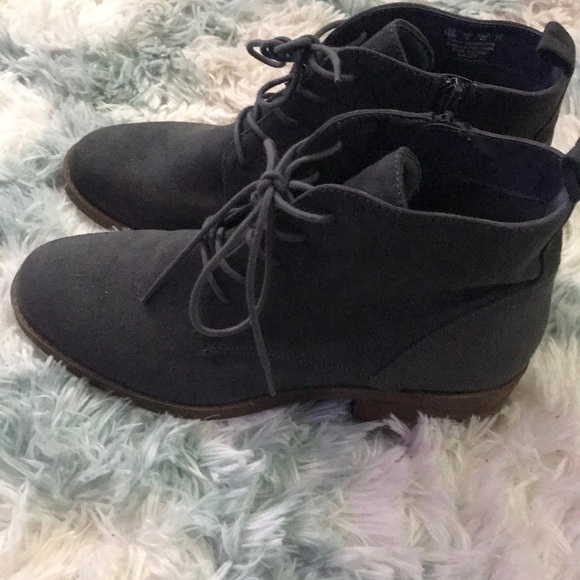 Boots - Picture 4 of 4